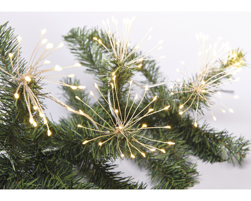LED-Lichterkette mit Sternform zur Dekoration auf einem Tannenbaum