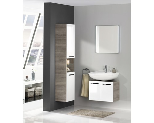 Badezimmer mit Waschtisch, Spiegelschrank und Hochschrank in modernem Design