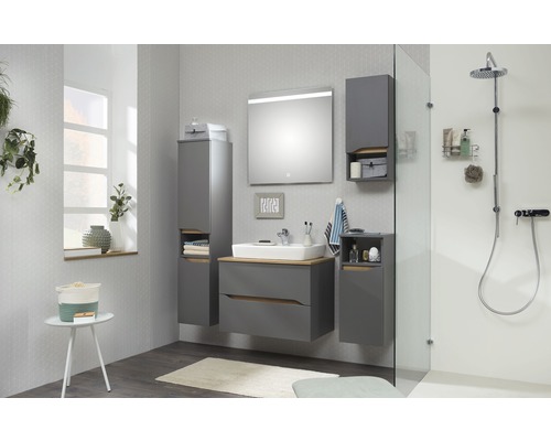 Modernes Badezimmer mit grauen Möbeln, Waschtisch, Spiegel und Dusche.