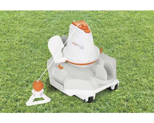 Poolreinigungsroboter auf Rasenfläche