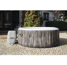 Lay-Z-Spa Bahamas auf der Terrasse mit Pumpe