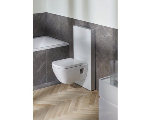 Hänge-WC mit Vorwandinstallation im Badezimmer.