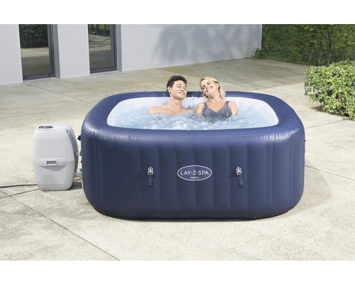 Aufblasbarer Lay-Z-Spa Hawaii mit zwei Personen im Wasser