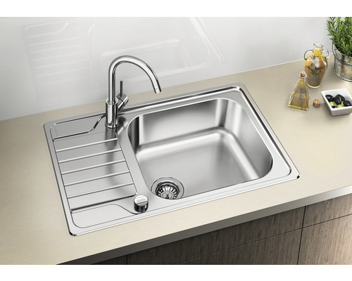 Edelstahlspüle mit Abtropffläche und Armatur