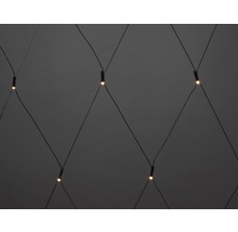 Detailansicht eines Lichterkettennetzes mit kleinen Lichtern