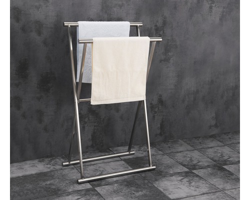 Freistehender Handtuchhalter aus Metall mit zwei Handtüchern