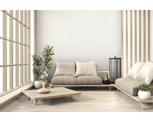 Wohnzimmer im japanischen Stil mit Couch, Tisch und Zimmerpflanzen