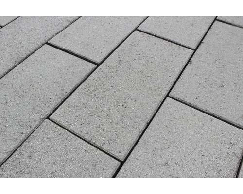 Rechteckige Pflastersteine aus Beton