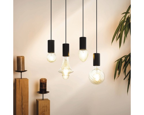 Dekorative Pendelleuchten mit verschiedenen Formen und Designs von Glühbirnen.