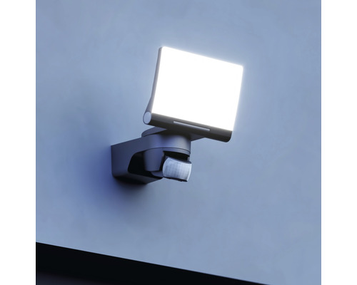 Außenstrahler mit Bewegungsmelder zur Wandmontage