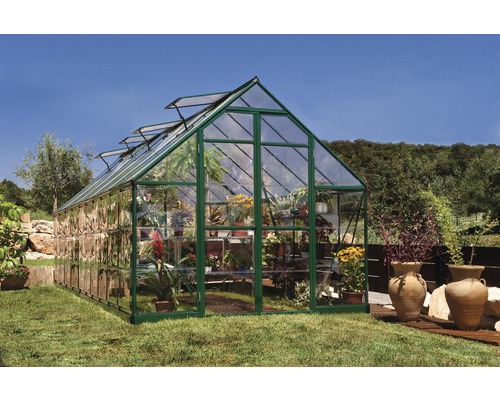 Gewächshaus Palram – Canopia Balance 8x20 244 x 607 cm grün Gewächshaus mit Pflanzen im Garten
