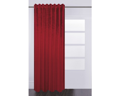 Vorhang aus Stoff mit Ösenaufhängung vor einem Fenster