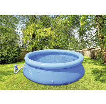 Aufblasbarer Pool im Garten mit Filterpumpe