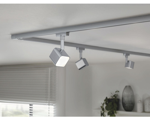 Deckenleuchte mit drei Strahlern an einer Schiene