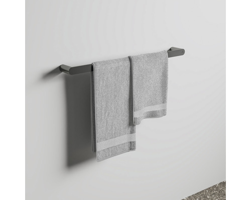 Handtuchhalter mit zwei Handtüchern