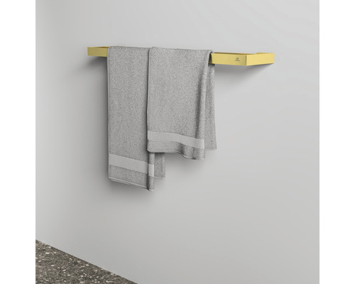 Handtuchhalter mit zwei grauen Handtüchern an der Wand