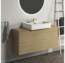 Badezimmer mit Waschtischunterschrank, Aufsatzwaschbecken und runden Spiegel