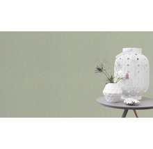 Helle Tapete mit Tisch, Laterne und Vase