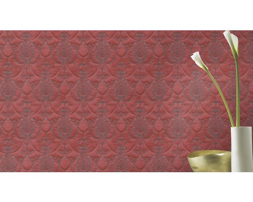 Gemusterte Tapete an der Wand