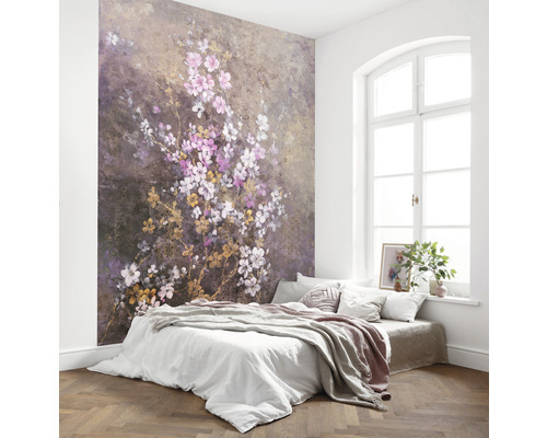 Schlafzimmer mit Fototapete mit Blütenmuster und Bett