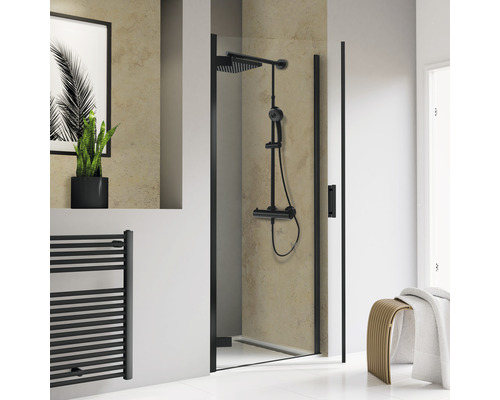Duschtür in Nische mit Pendeltür SCHULTE TouraPlus ExpressPlus 100 cm Profil schwarz Klarglas schmutzabweisende Glasbeschichtung Türanschlag links Badezimmer mit Duschkabine, Duscharmatur und Heizkörper