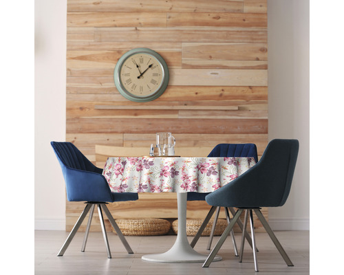 Esszimmer mit rundem Tisch, Blumendecke und drei Stühlen