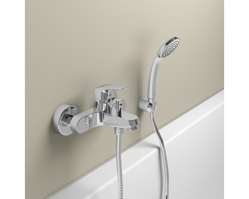 Wandarmatur mit Handbrause für die Badewanne