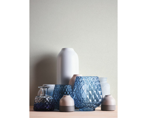 Dekorative Anordnung verschiedener Vasen