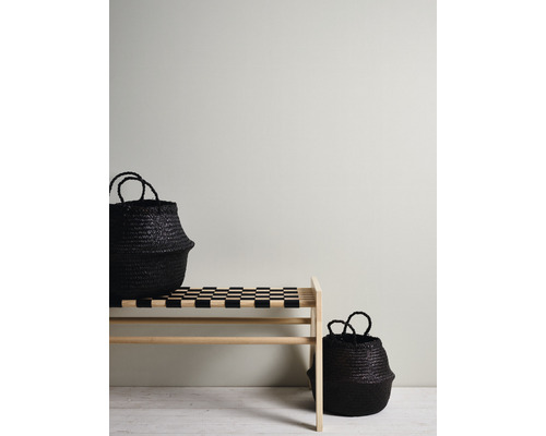 Regal mit zwei schwarzen Aufbewahrungskörben