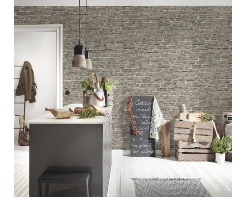 Helle Küche mit Backstein Tapete, Kochinsel und Dekoration