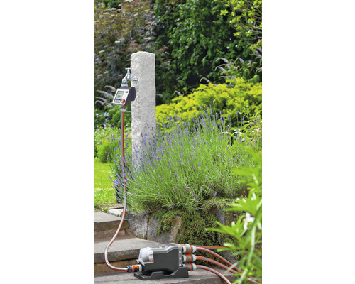 Automatische Gartenbewässerung mit Bewässerungscomputer und Verteilung