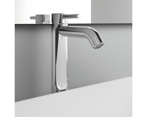 Waschtischarmatur aus Metall, Chromoptik