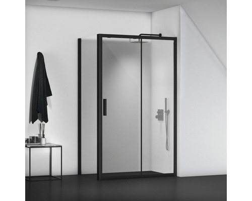 Begehbare Dusche mit Schiebetür und schwarzem Rahmen in einem Badezimmer.