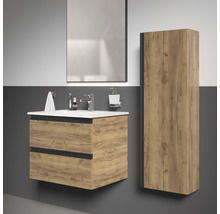 Badezimmer mit Waschtischunterschrank, Waschbecken, Spiegelschrank und Hochschrank in Holzoptik