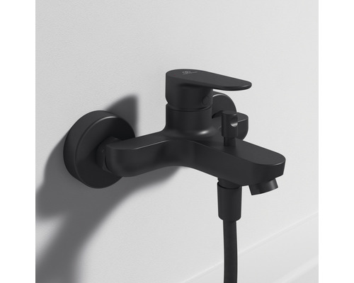 Schwarze Badewannenarmatur zur Wandmontage mit Brauseschlauch