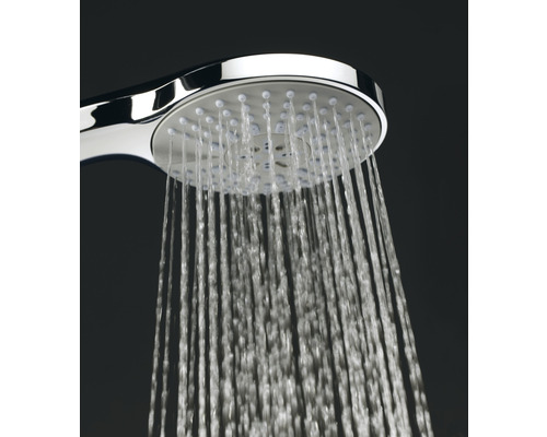 Handbrause mit laufendem Wasser.