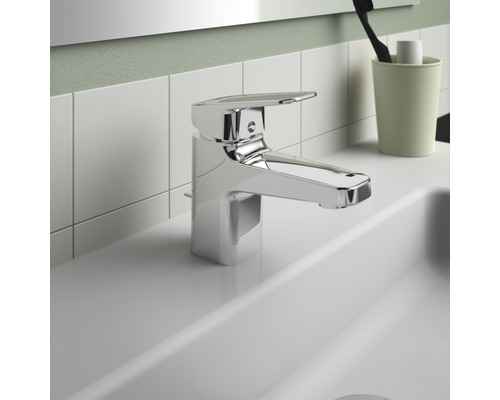 Einhebelmischer aus Metall für das Badezimmer am Waschbecken
