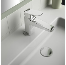 Waschtischarmatur auf einem Waschbecken mit Ablaufgarnitur