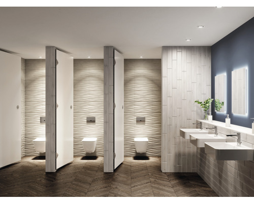 Öffentliche Toilettenanlage mit Kabinen, Waschbecken und Spiegeln