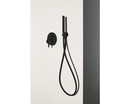 Unterputz Duscharmatur mit Handbrause an einer Wand