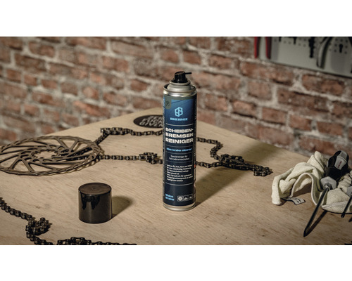 Bike Broz Scheibenbremsen Reiniger mit Fahrradkette und Bremsscheibe auf einem Tisch