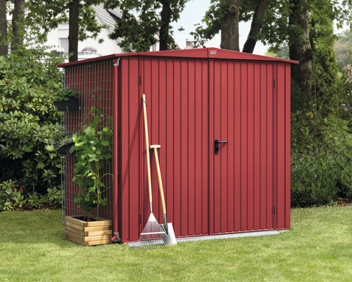 Gerätehaus Hörmann EcoStar Premiumline Trend-S Typ 2 RAL3004 Doppeltür 258,8 x 247,7 cm rot Metall Gartenhaus mit Tür, Rankgitter und Gartengeräten im Garten
