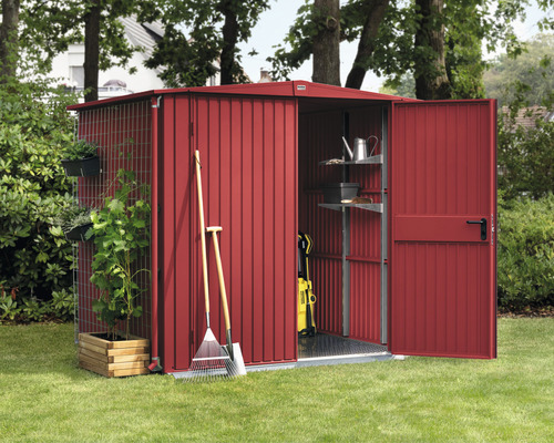 Metall Gerätehaus mit geöffneten Türen, Regalen, Gartengeräten und Pflanzen