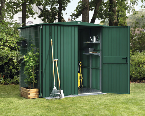 Gartenschrank aus Metall mit geöffneten Türen, Regalen und Gartengeräten