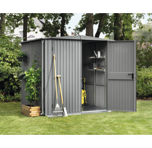Gartenhaus aus Metall mit geöffneten Türen, Regalen und Gartengeräten