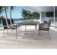 Gartentischgruppe mit Esstisch und sechs Stühlen auf einer Terrasse mit Poolblick