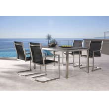 Esstischgruppe mit vier Stühlen für den Außenbereich auf einer Terrasse