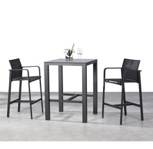 Bar-Set mit Tisch, zwei Barstühlen, Sektkübel und Sektgläsern für den Außenbereich