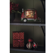 Dekoratives Weihnachtsszene-Objekt in Form eines Wohnwagens mit Weihnachtsmann und Elfen auf einem Regal