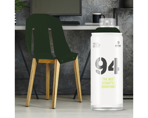 Sprühfarbe Dose neben Stuhl